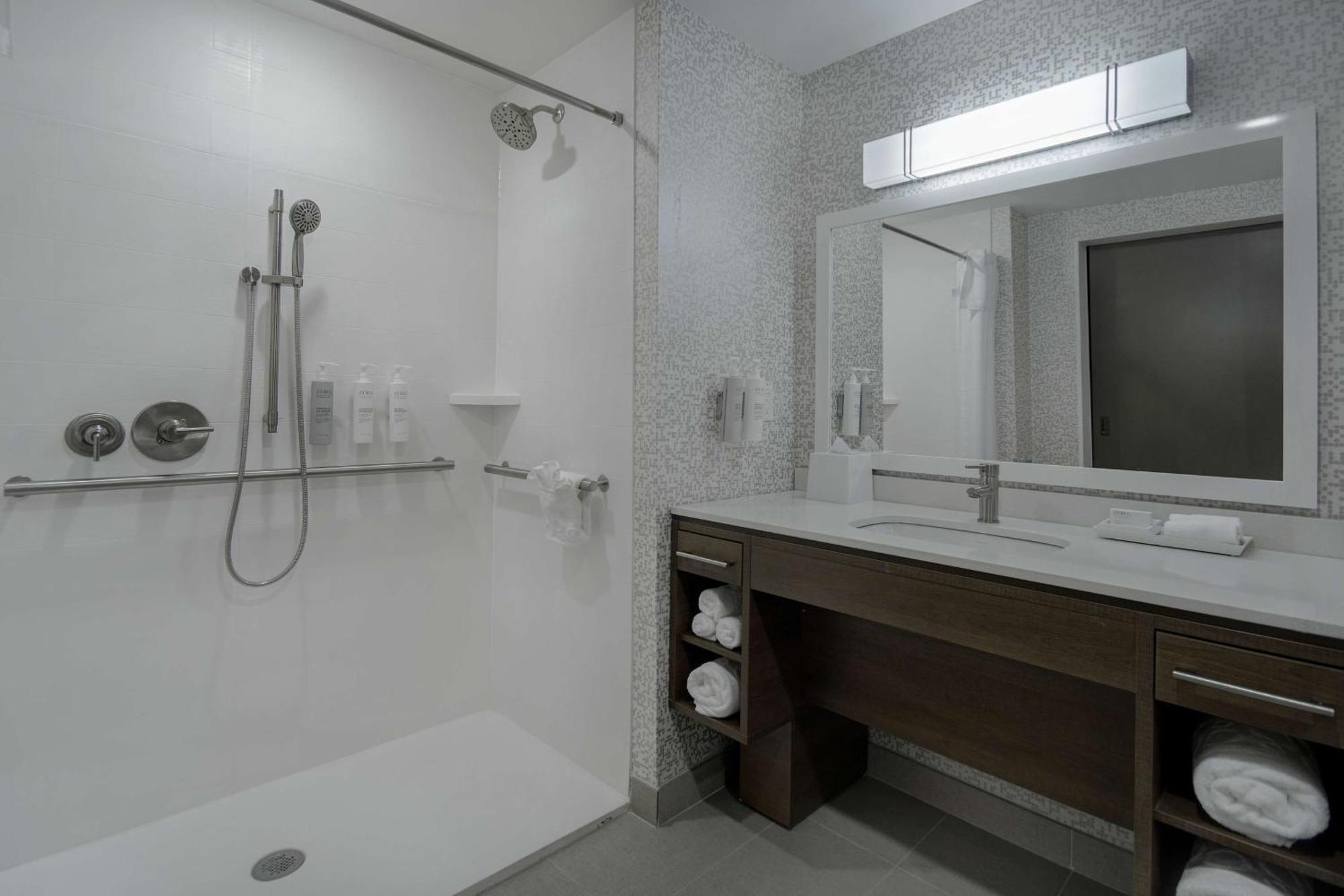 Home2 Suites By Hilton Grand Rapids Airport Kentwood Екстер'єр фото