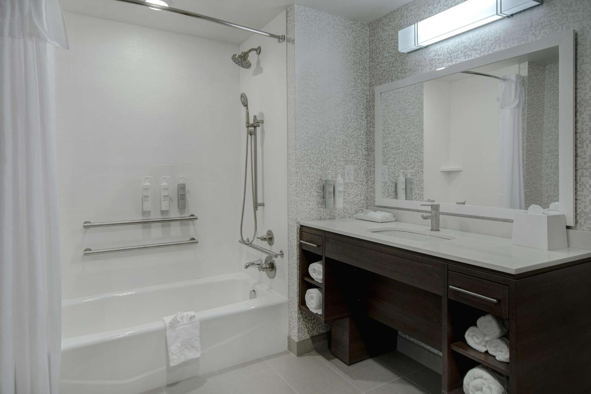 Home2 Suites By Hilton Grand Rapids Airport Kentwood Екстер'єр фото