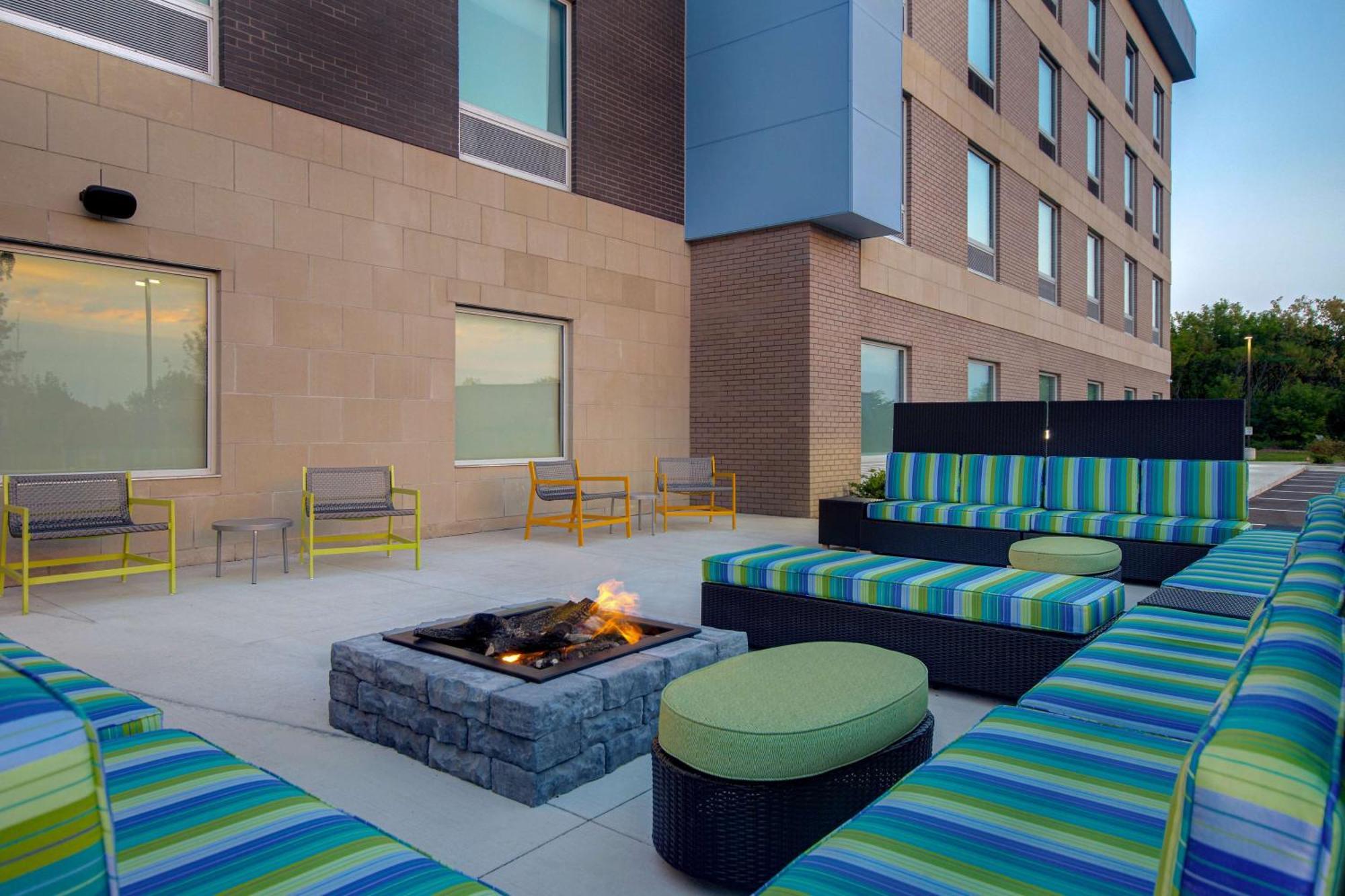 Home2 Suites By Hilton Grand Rapids Airport Kentwood Екстер'єр фото